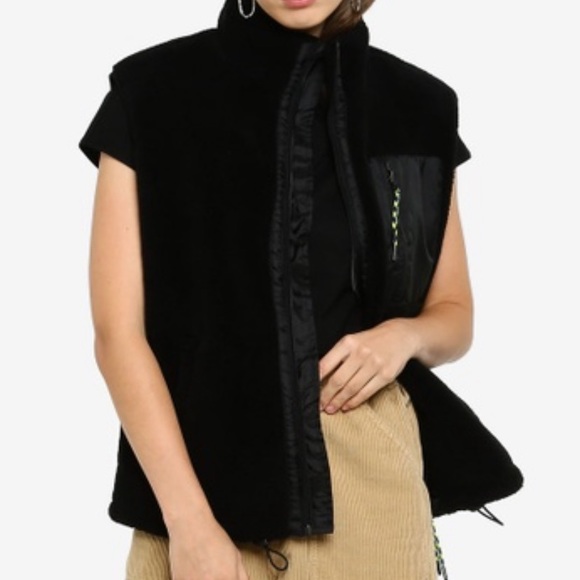 BDG x Urban Outfitters Gigi Sherpa Vest SZ S - Picture 2 of 5